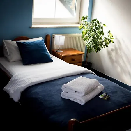 Privatunterkunft - Modlin Airport *