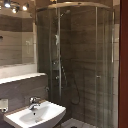 - Modlin Airport Homestay *
