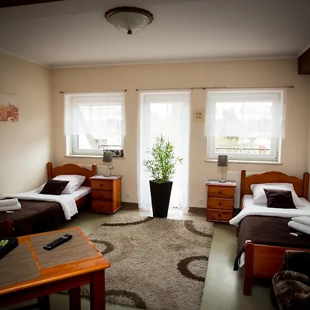 - Modlin Airport Homestay *